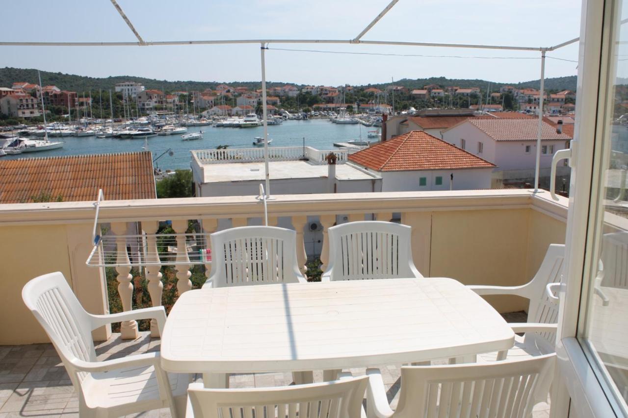 Apartments By The Sea Jezera, Murter - 5063 Kültér fotó